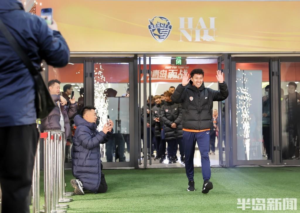 乐鱼-马年“牛”起来！青岛海牛举行新赛季出征仪式，主教练米兰要踢出攻势足球